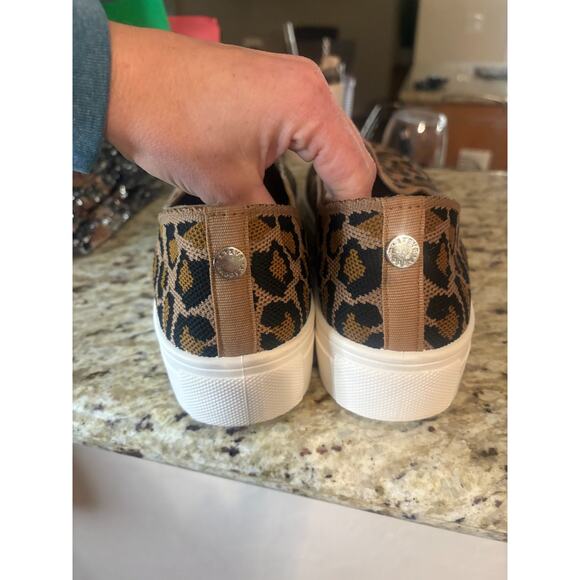 Steve Madden Mailer Leopard Print Slip on Shoe Size 8.5 Knit Top - Picture 6 of 7